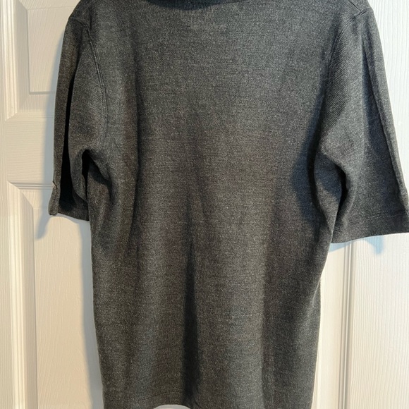 Tommy Hilfiger gray shirt sleeved sweater. Size Large. - Picture 6 of 6